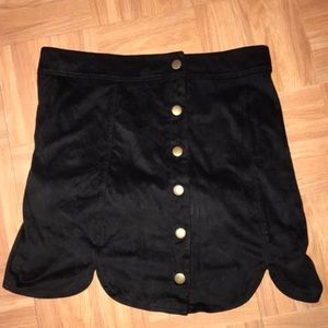 Black button up skirt, ivy&main (Tilly’s)